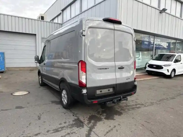Ford Transit 2t fg t350 l2h2 2.0 ecoblue 130ch bva8 limited — photo 7