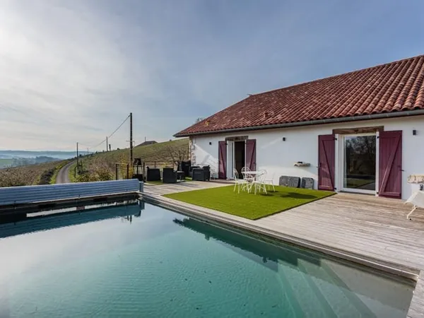 Ancien corps de ferme basque du XVIIe siècle de 200m2 et mai