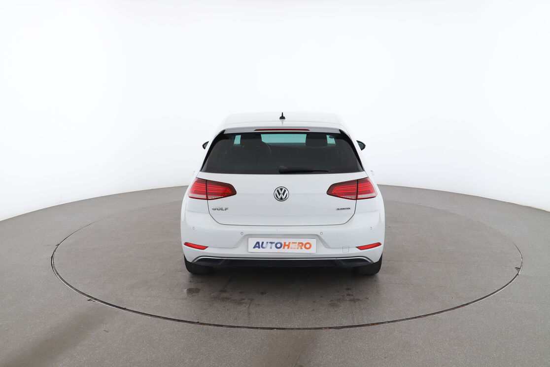 Volkswagen Golf VII 1.5 TSI EVO IQ.Drive DSG7 — photo 4