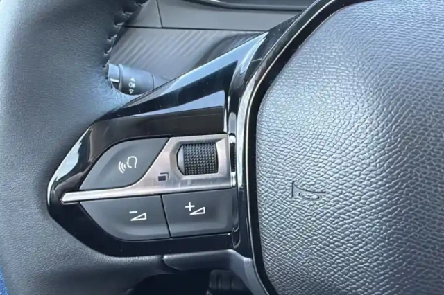 Peugeot 208 hybrid 110 ch e-dcs6 — photo 21