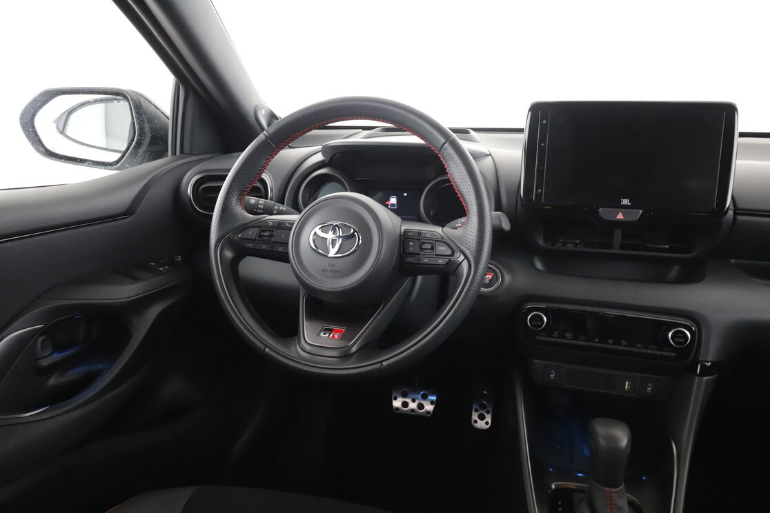 Toyota Yaris 1.5 Hybrid GR Sport — photo 12