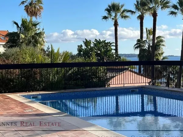 EXCLUSIVITÉ - Studio avec vue mer, piscine et accès privatif plage