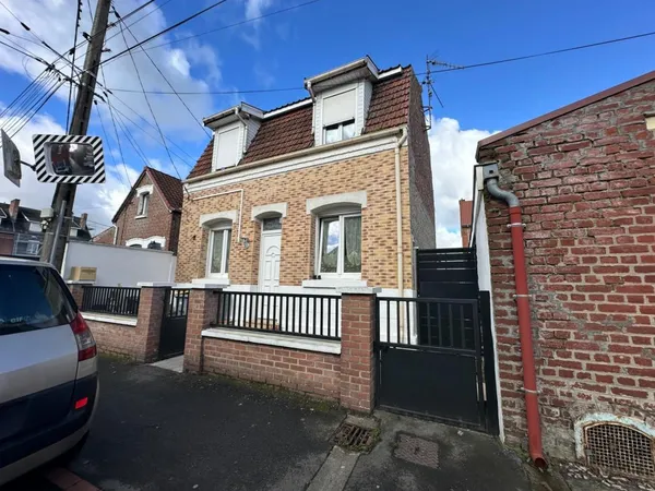MAISON VENDUE LOUEE, 2 CHAMBRES, BUREAU, JARDIN