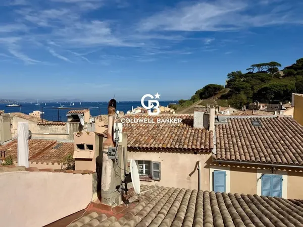 SAINT-TROPEZ - EXCEPTIONNELLE MAISON DE VILLAGE AUX PRESTATIONS HAUT DE GAMME