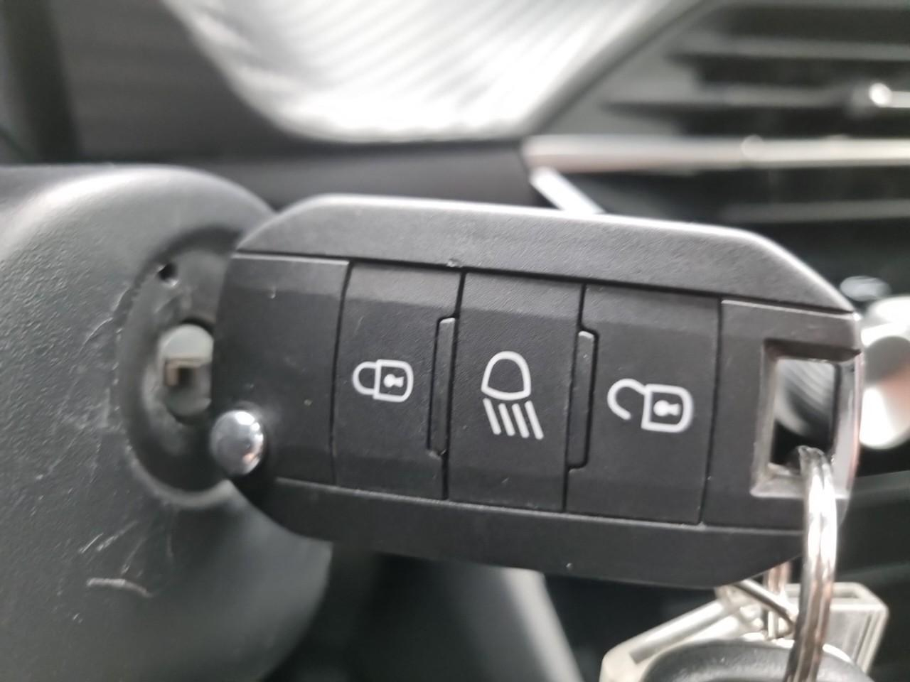 Peugeot 208 100 s&s bvm6 style — photo 20