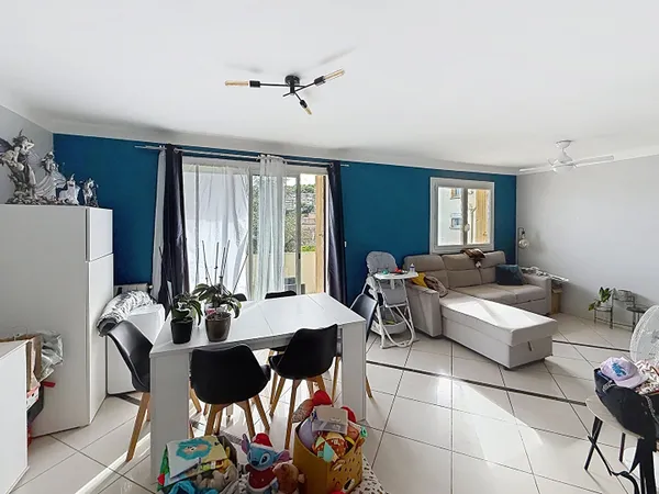 Appartement Toulon 4 pièce(s) 62.4 m2 Les Routes place de parking et cave