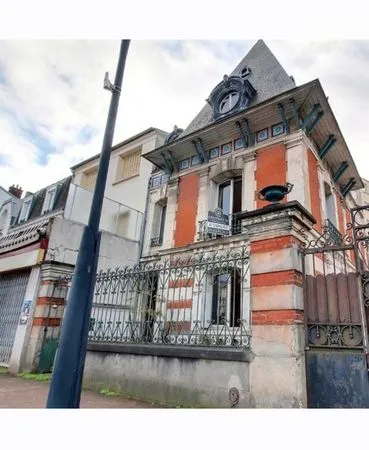 Entresol a louer pr cuisine centrale ou autre type d affaires
