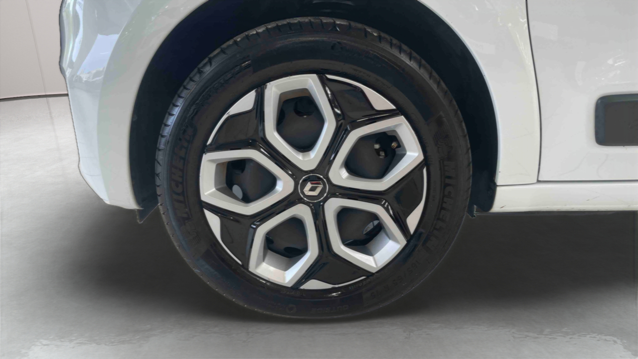 Renault Twingo III E-Tech — photo 14