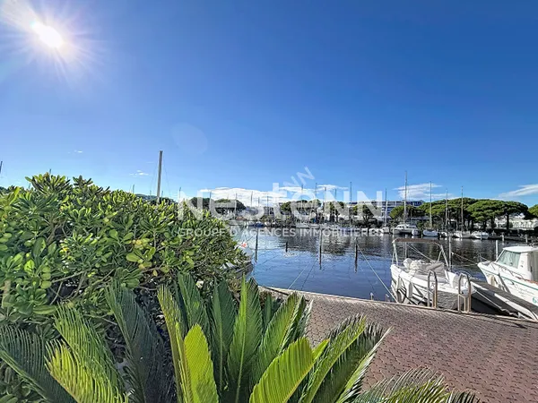 Belle Marina de 43.72 m² avec appontement de 3.00M sur 15.00M
