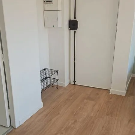 ✨ Charmant studio neuf meublé mansardé - 17 m² habitable / 26 m² au sol - Parking - Saint-Fargeau-Po