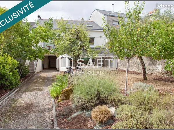 Maison 11 pièces 243 m²