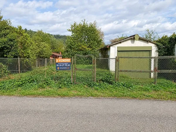 Terrain constructible de 663 m² avec garage