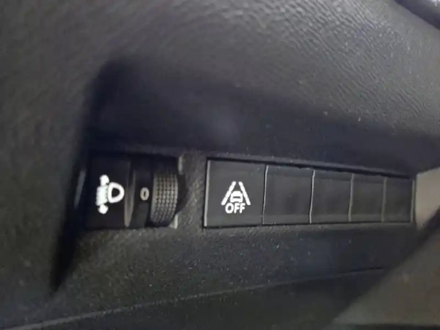 Peugeot 208 puretech 100 s&amp;s bvm6 — photo 29