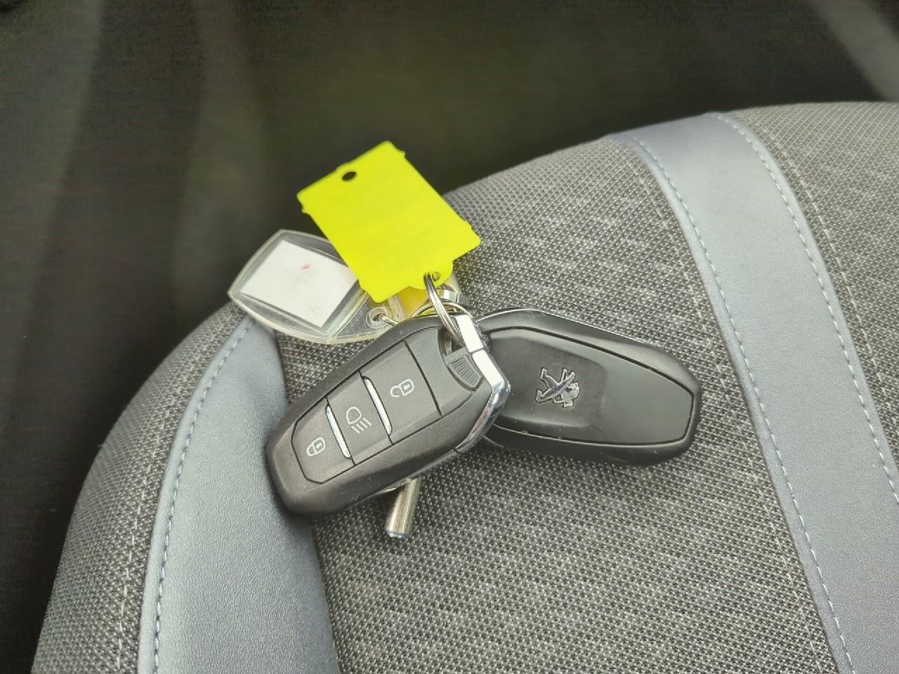 Peugeot 2008 puretech 100 s&s bvm6 allure — photo 28