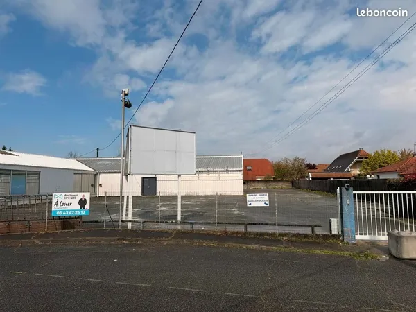 Local commercial 440 m²