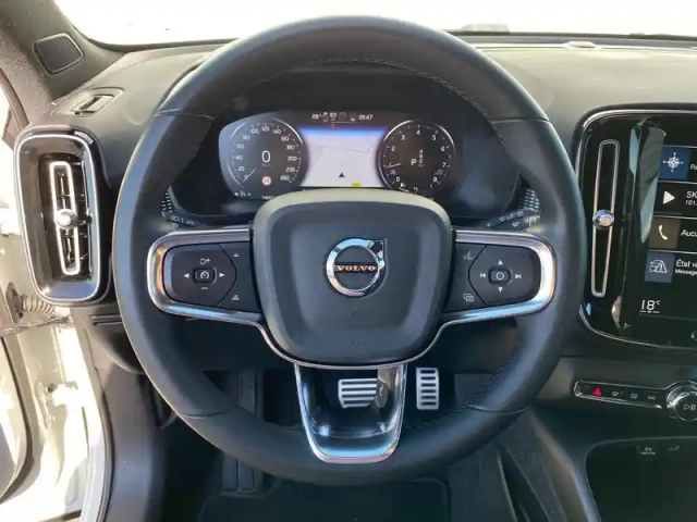 Volvo Xc40 t3 163ch r-design geartronic 8 — photo 6