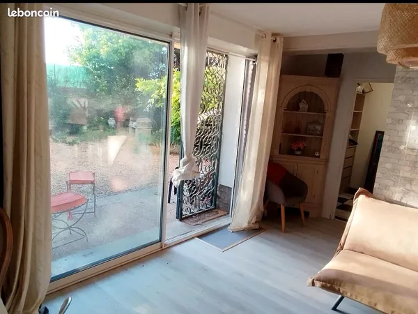 MAUGUIO - F2 MEUBLÉ 48 m² JARDIN PRIVATIF - 850 CHARGES COMPRISES