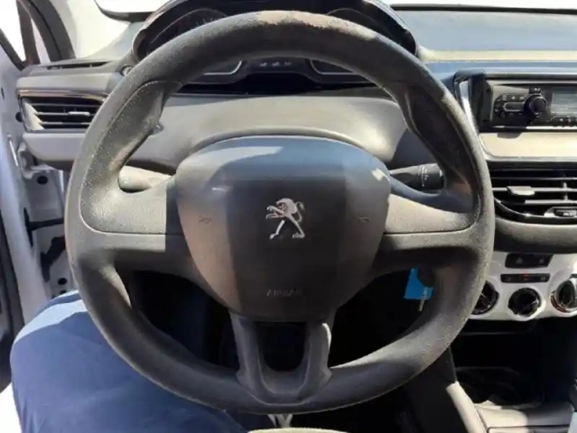 Peugeot 208 1.2 puretech 68ch e6.c like 5p — photo 12