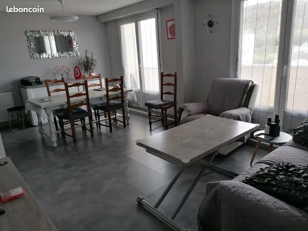 Montmorot - Appartement rénové, calme et idéalement situé