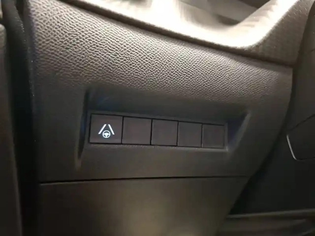 Peugeot 2008 hybrid 136 e-dcs6 — photo 110