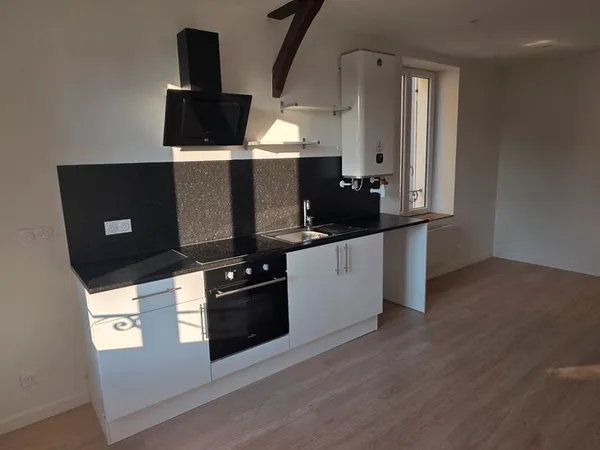 T2 34 m² rénové - Vierzon - Lumineux, DPE C, fibre, sécurisé, jardin COMMUN