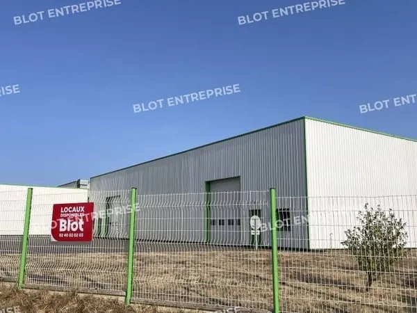 Entrepôt 372 m²