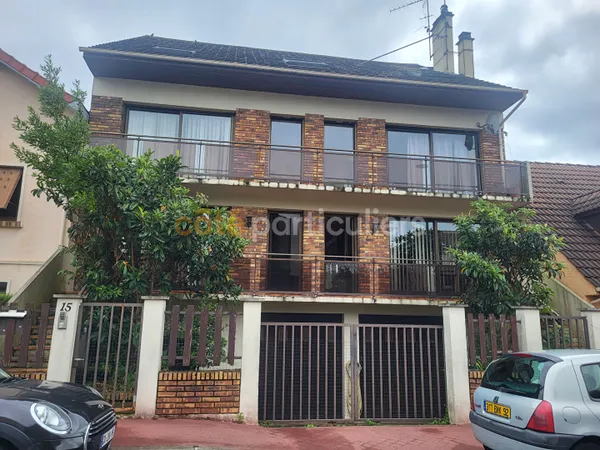 Petit ensemble immobilier proche T6