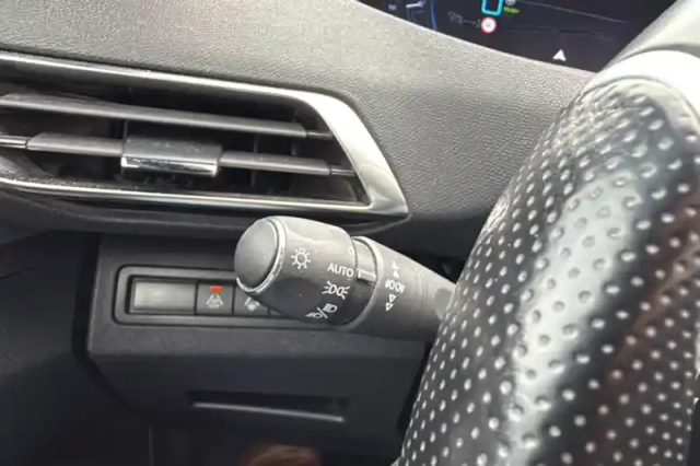 Peugeot 3008 hybrid4 300 e-eat8 — photo 51