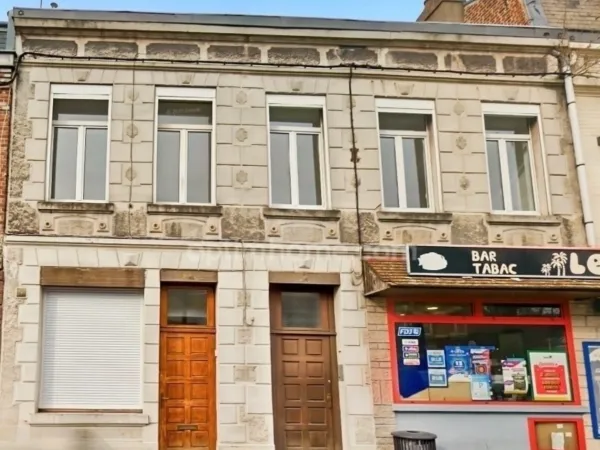 ENSEMBLE IMMOBILIER CENTRE-VILLE - 5 APPARTEMENTS ET UNE MAISON AVEC GARAGE