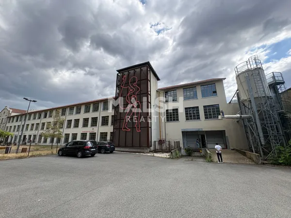 Local industriel 2176 m²