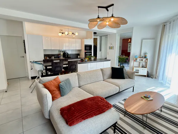 Appartement Rez de chaussée - 3 pièces - Bourg de Carquefou - 94m²