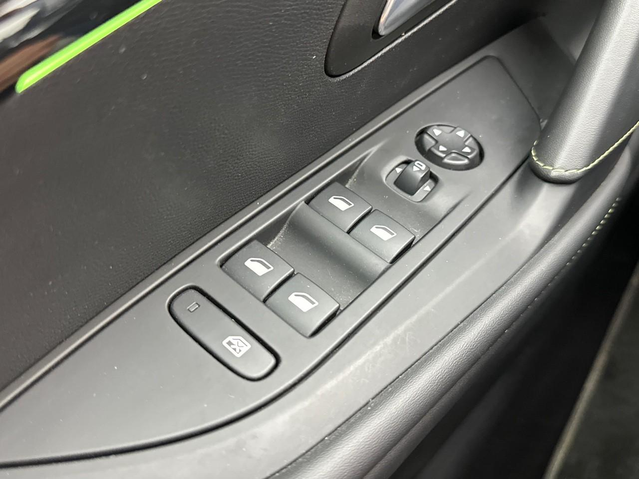 Peugeot 208 puretech 100 s&s eat8 gt — photo 15