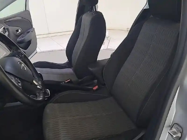 Opel Corsa 1.2 75 ch bvm5 — photo 11