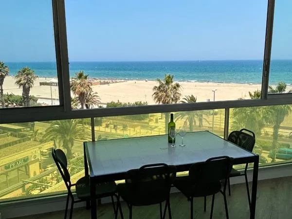 Appartement a louer a l'année frond de mer
