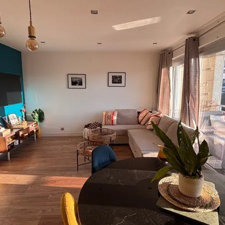 À louer 2 pièces avec balcon et parking