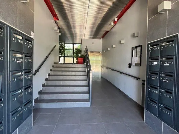 Nîmes - beau t2 49 m² + loggia 9 m² - climatisé - vendu loué