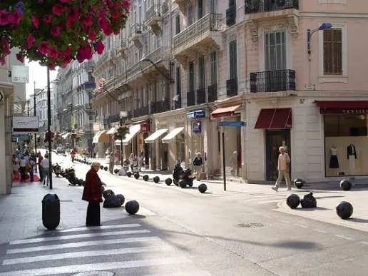 CESSION DE BAIL-48M2-CANNES-40000EUR
