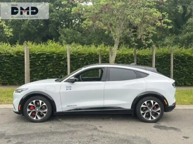 Ford Mustang mach-e 351ch extended range 91kwh premium awd — photo 2