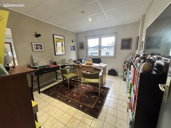 Local 101 m² Bischheim