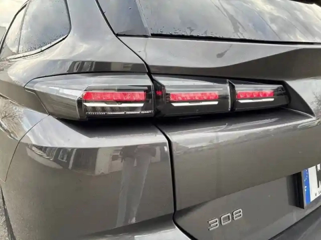Peugeot 308 sw puretech 130ch s&amp;s eat8 — photo 17
