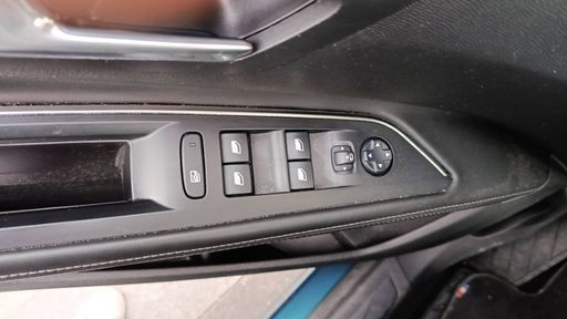 Peugeot 5008 1.2 PureTech 130 EAT6 - Allure – 2018 – 112488 km – Essence – Boîte Automatique — photo 17