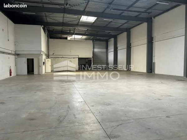Local bureaux 820 m²