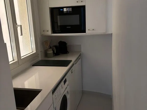 Paris 1er - Beau 2 pièces, duplex 46m2, ascenseur, état impeccable, belle hauteur, calme -550000