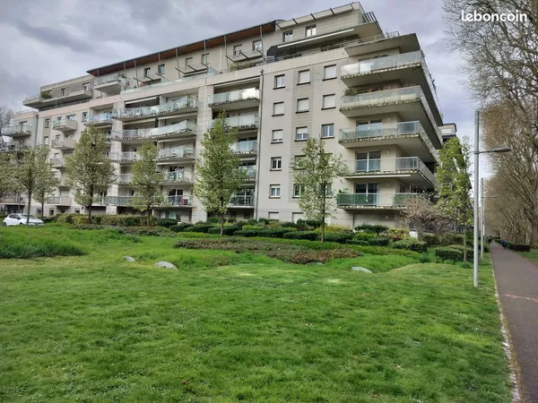 T3 avec terrasse garage cave et vue Nouveau bassin