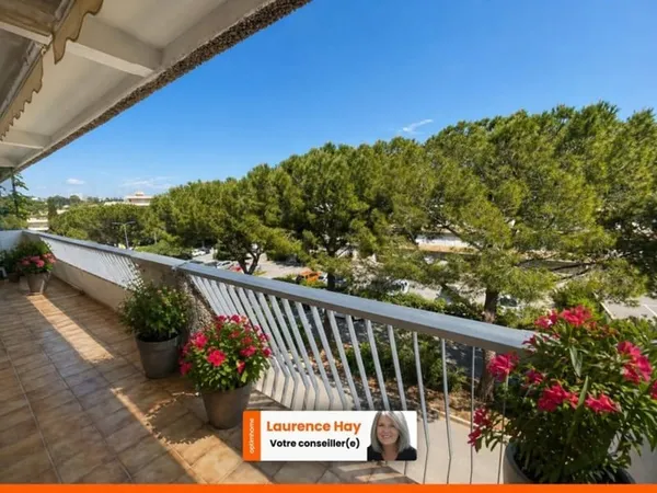Appartement 4 pièces  84 m²  Dernier étage  Terrasse  Garage  Cave - Piscine - Parc - Tennis - 
