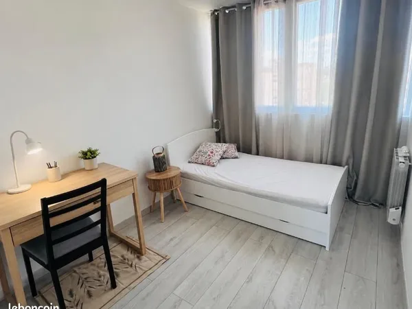 Chambre dans une collocation à 3