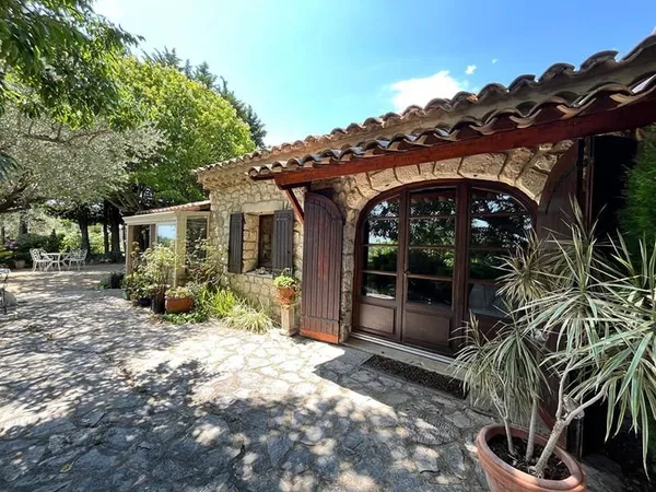 A vendre maison pleine de charme vue sur le Mont -Ventoux