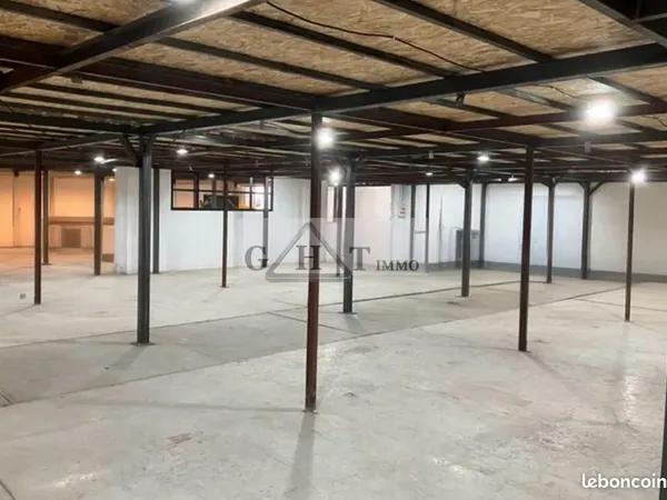 Local industriel 1 000 m²