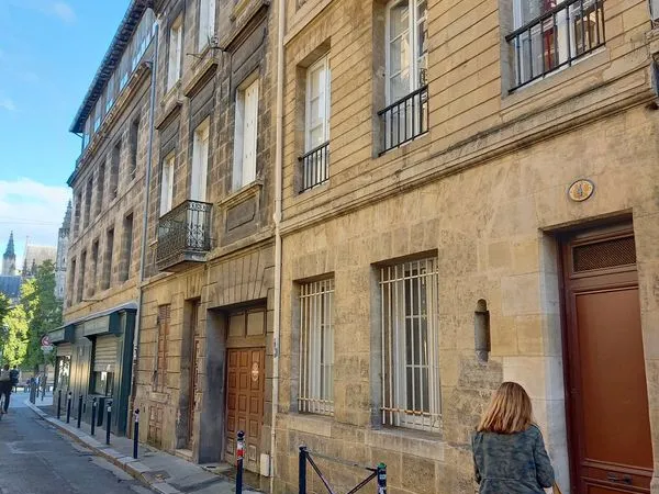 A louer T1bis, 31m2, calme, à 30m de la place St Michel