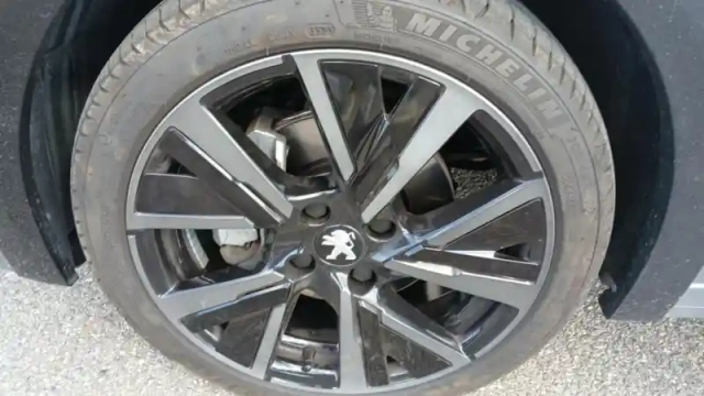 Peugeot 208 puretech 100 s&amp;s bvm6 — photo 12